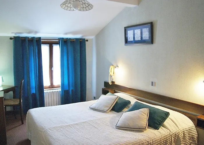 Logis Hotel De La Paix - Tournus