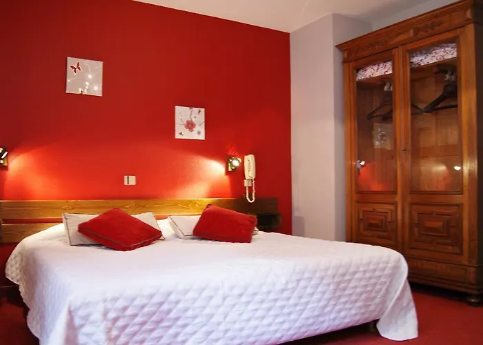 Logis Hotel De La Paix - Tournus